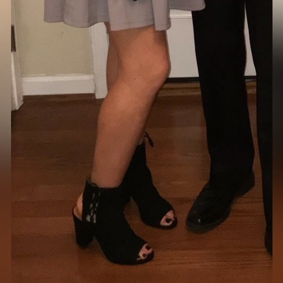 Heels - Picture 3 of 3